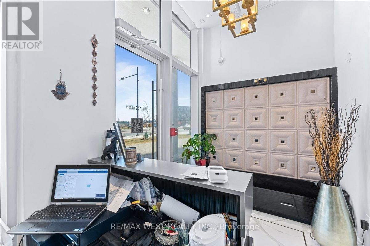 A8 - 9610 YONGE STREET Image 17