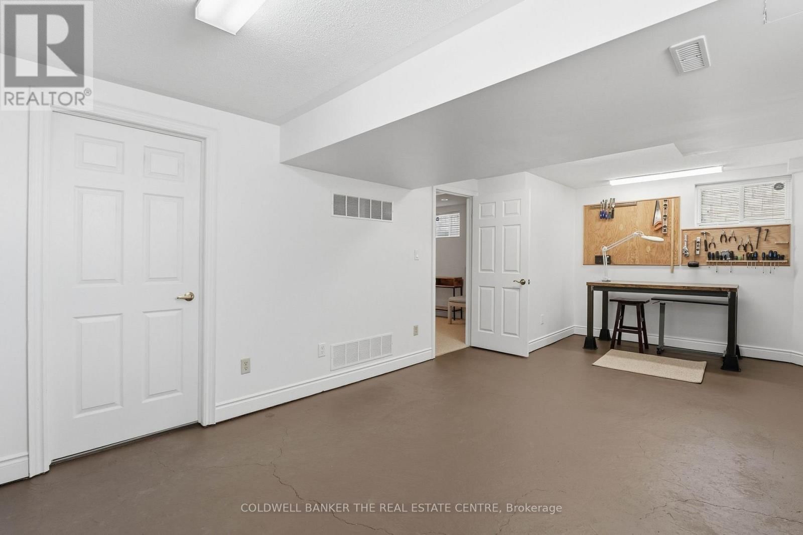 401 TERRY CARTER CRESCENT Image 23