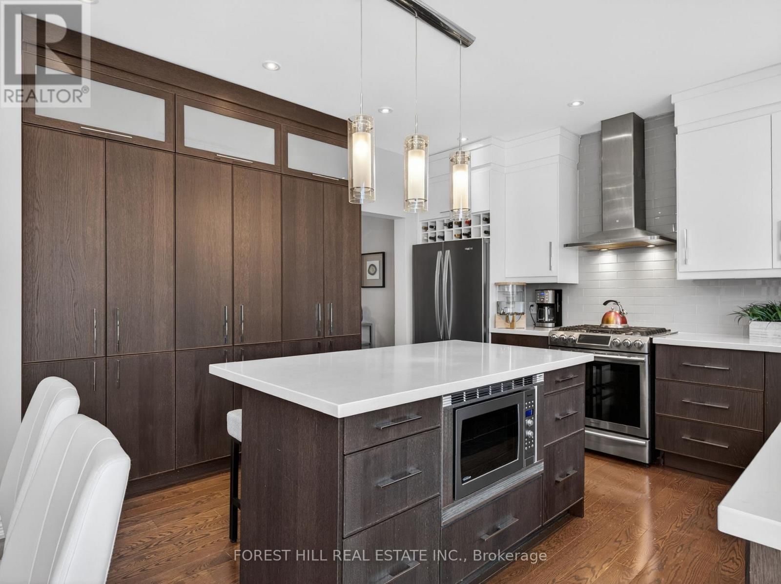 32 MULHOLLAND DRIVE Image 15