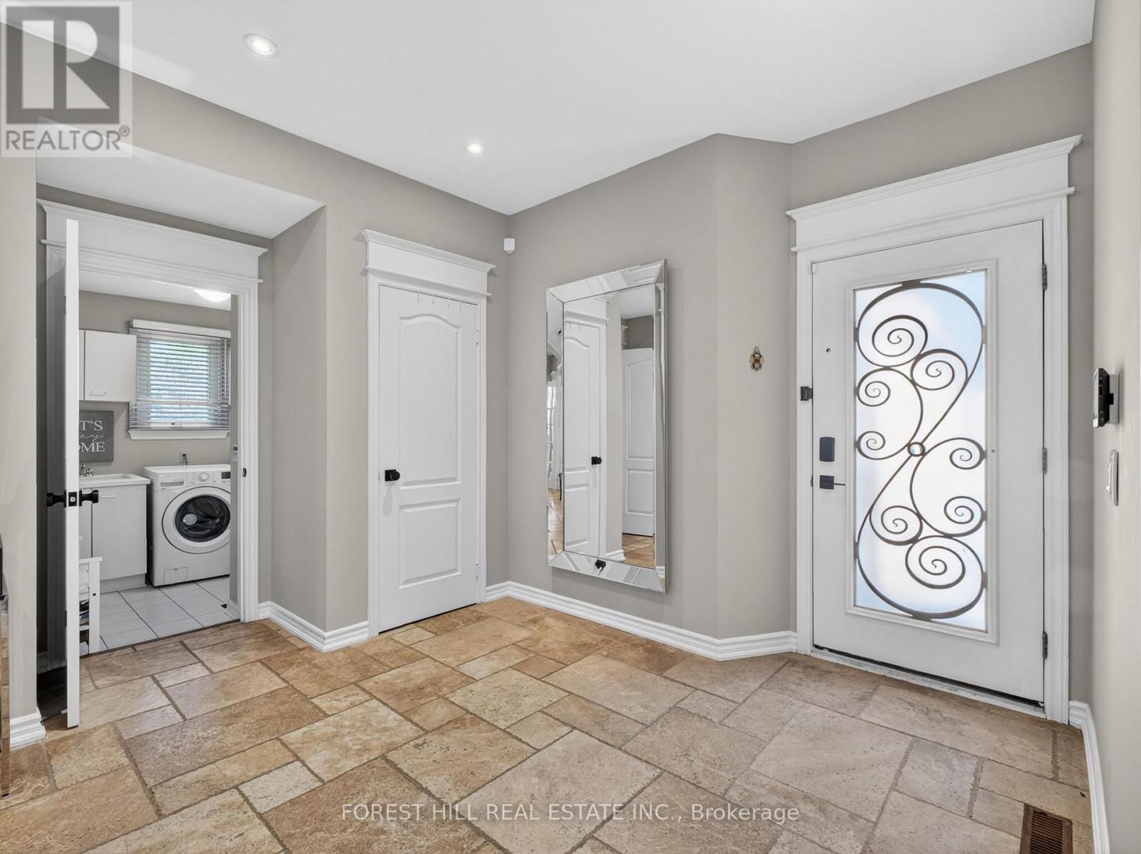 32 MULHOLLAND DRIVE Image 2