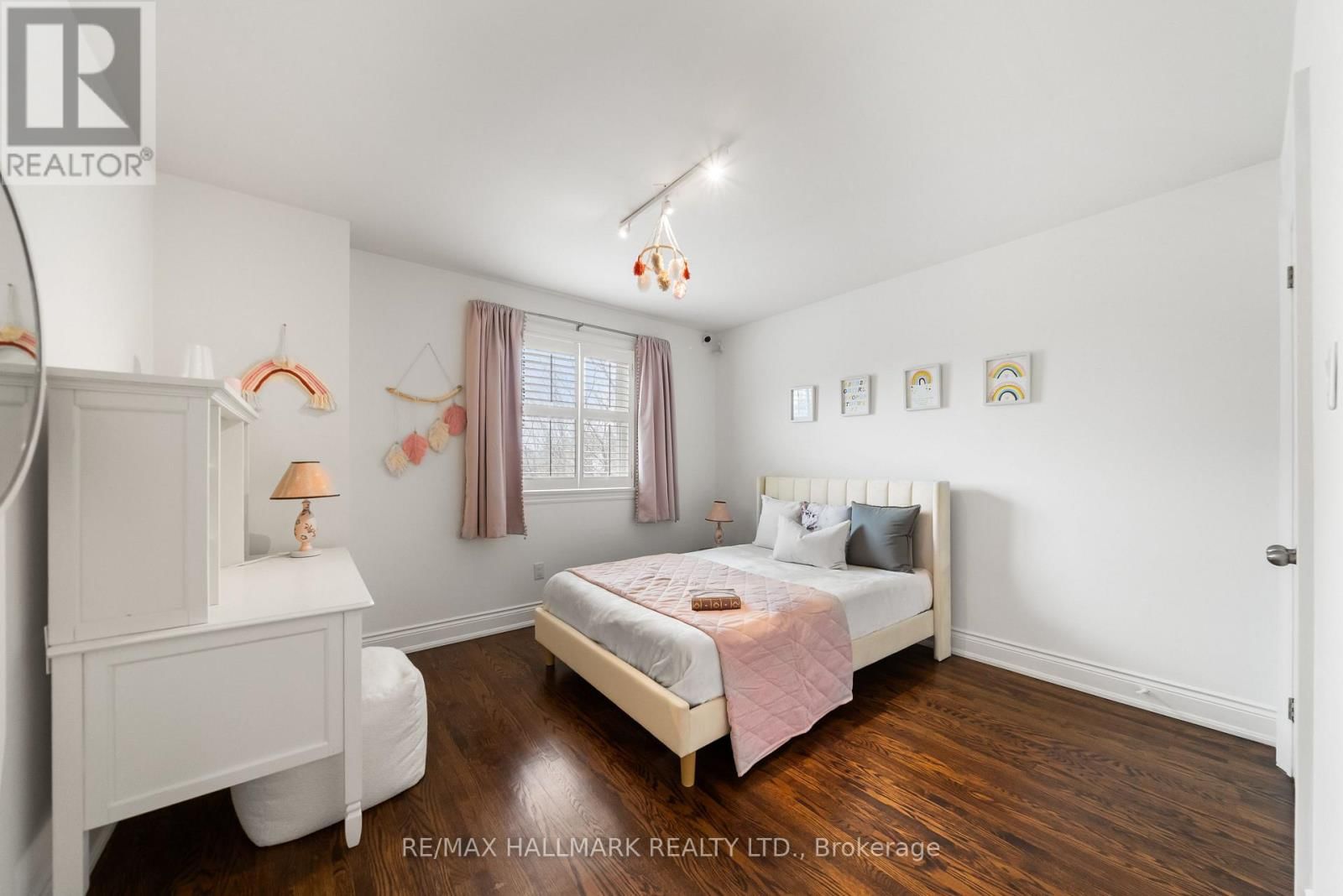 55 RIVERSIDE BOULEVARD Image 33