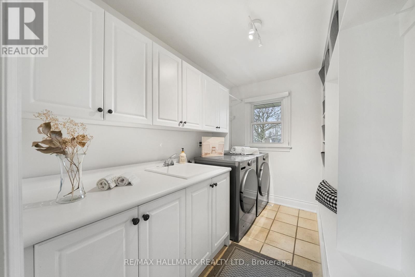 55 RIVERSIDE BOULEVARD Image 34