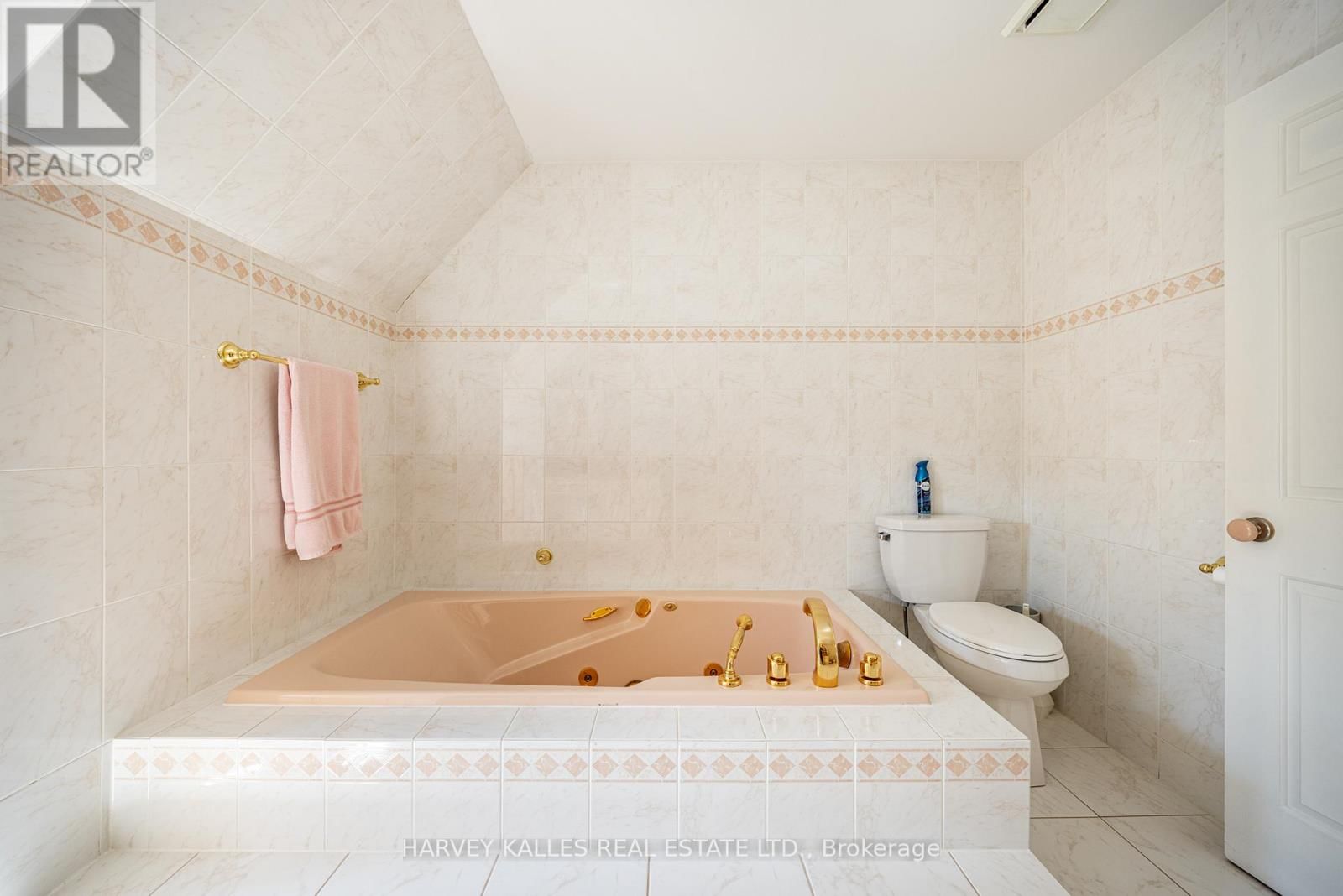 10 WHITELAW COURT Image 25