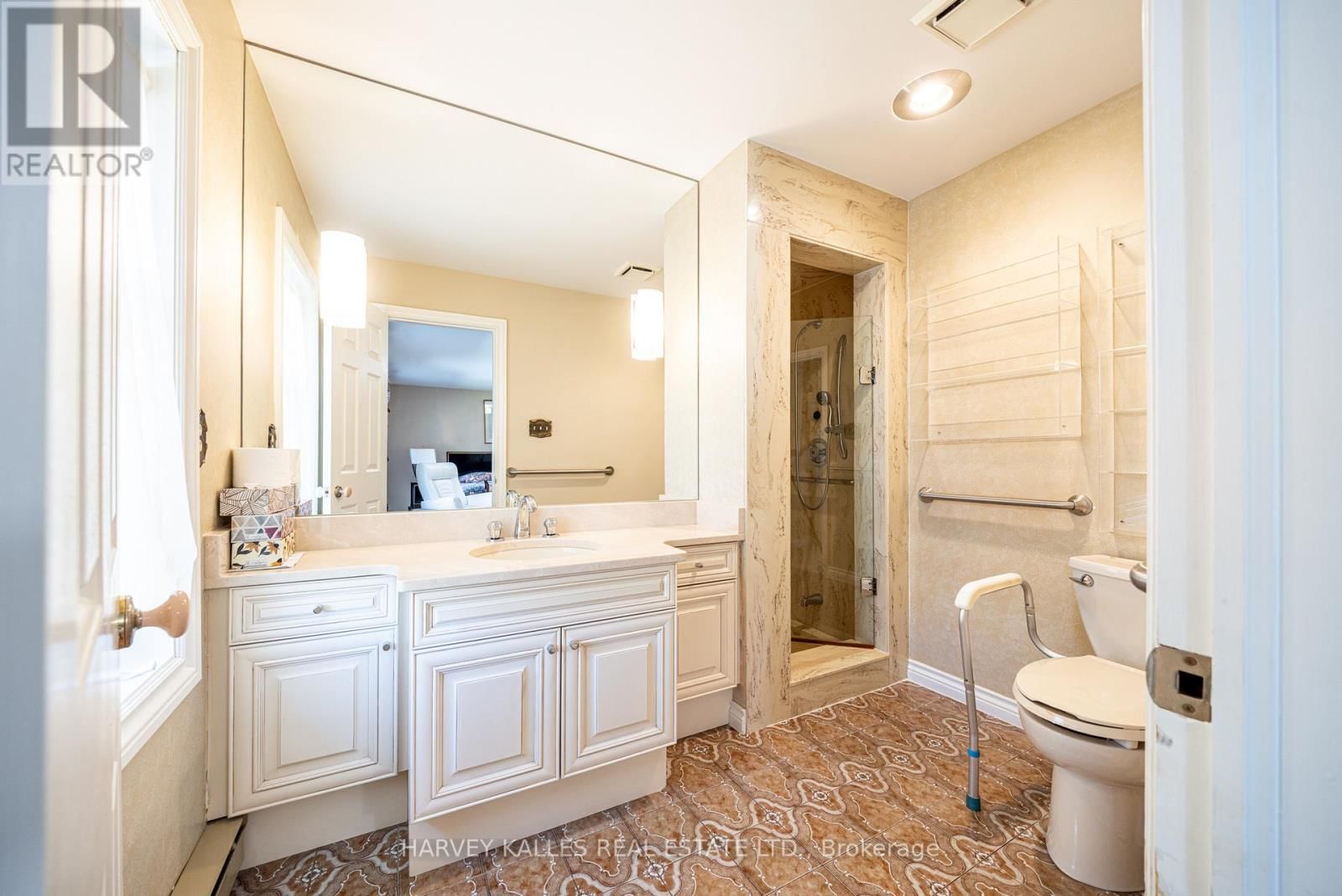 10 WHITELAW COURT Image 26