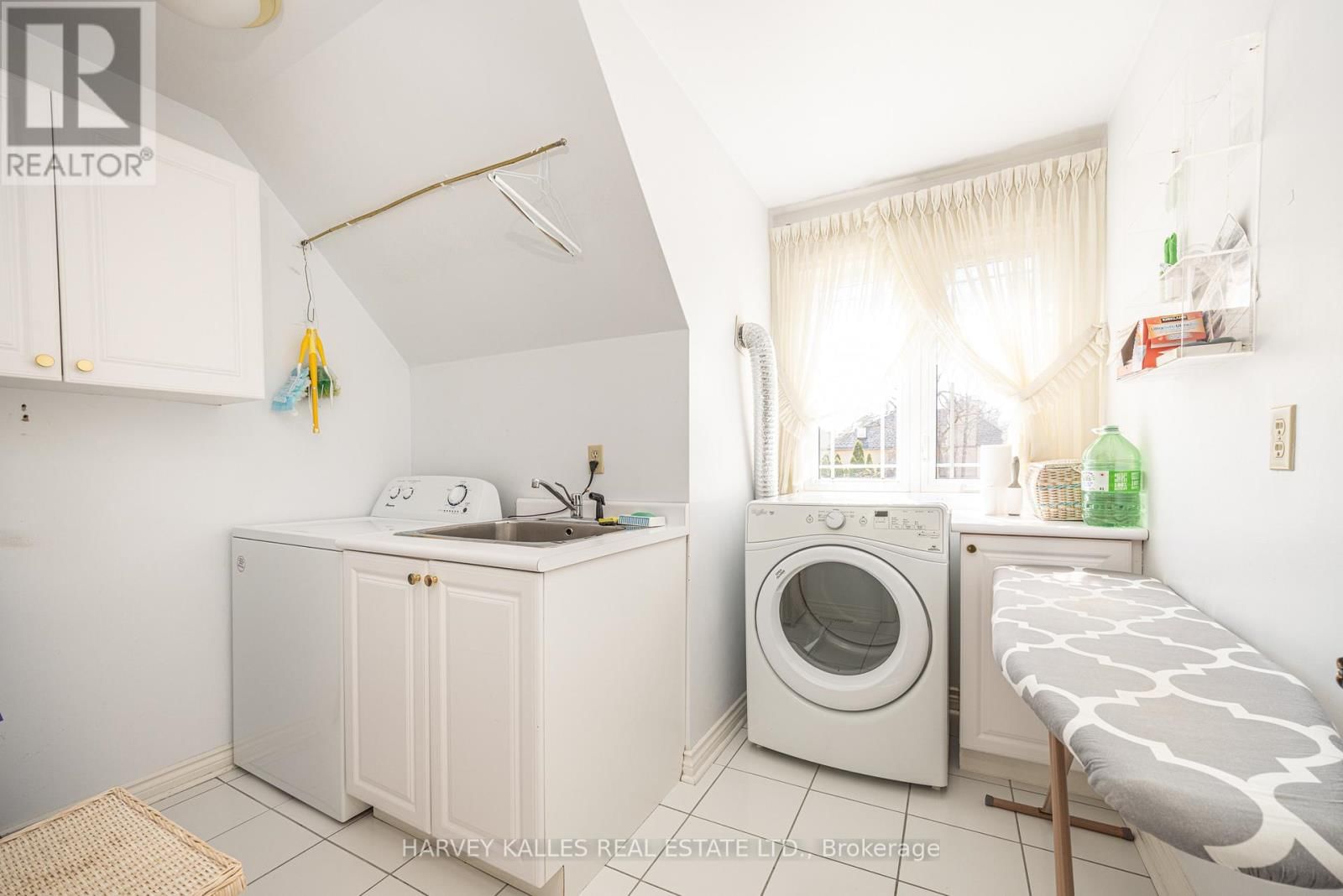 10 WHITELAW COURT Image 30