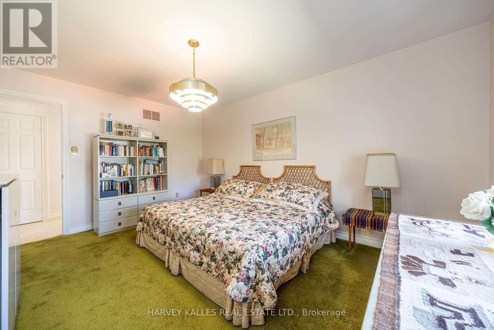 10 WHITELAW COURT Image 32