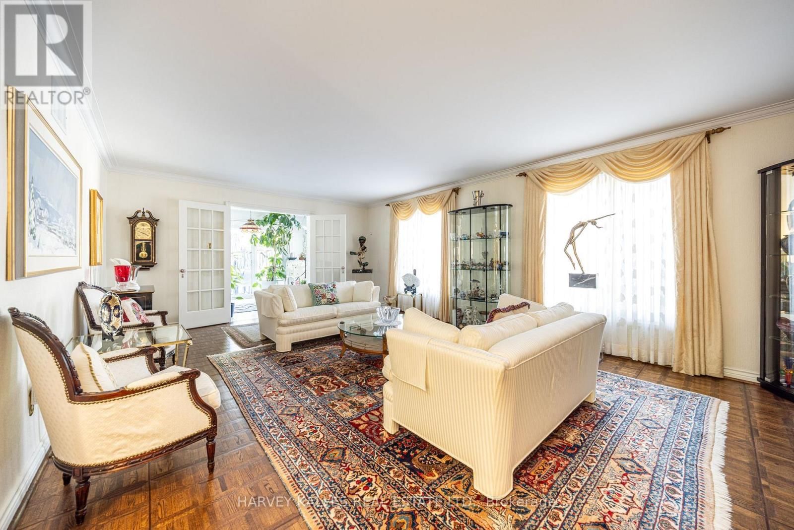 10 WHITELAW COURT Image 4