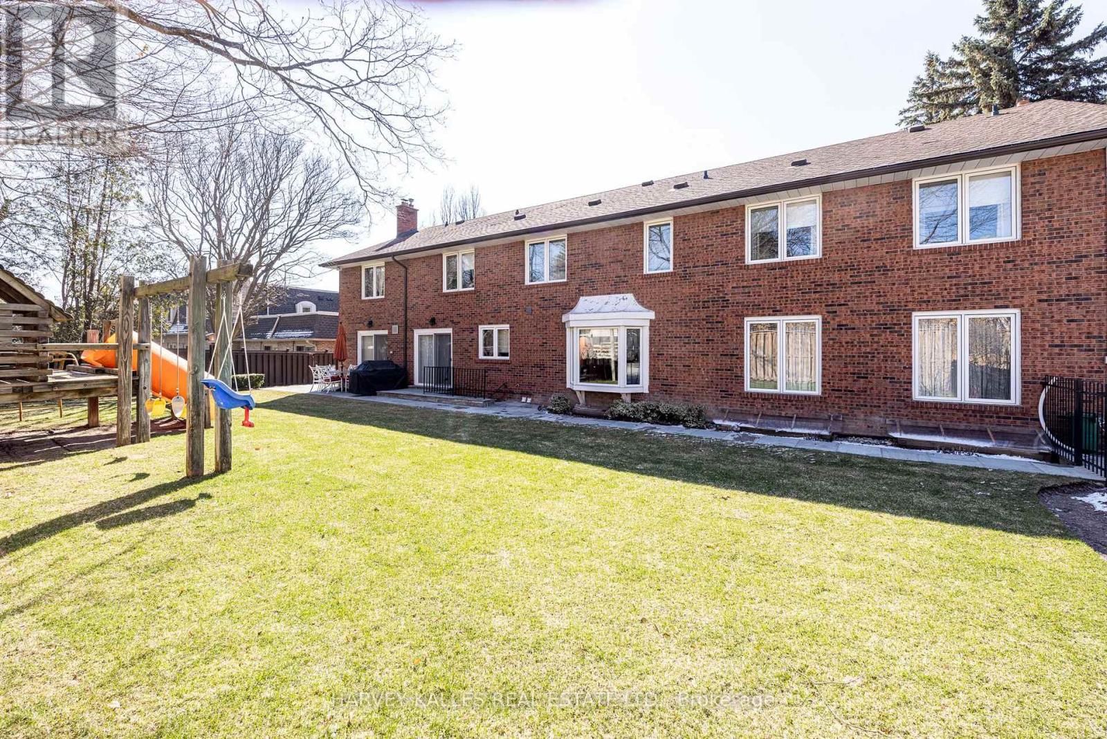 10 WHITELAW COURT Image 48