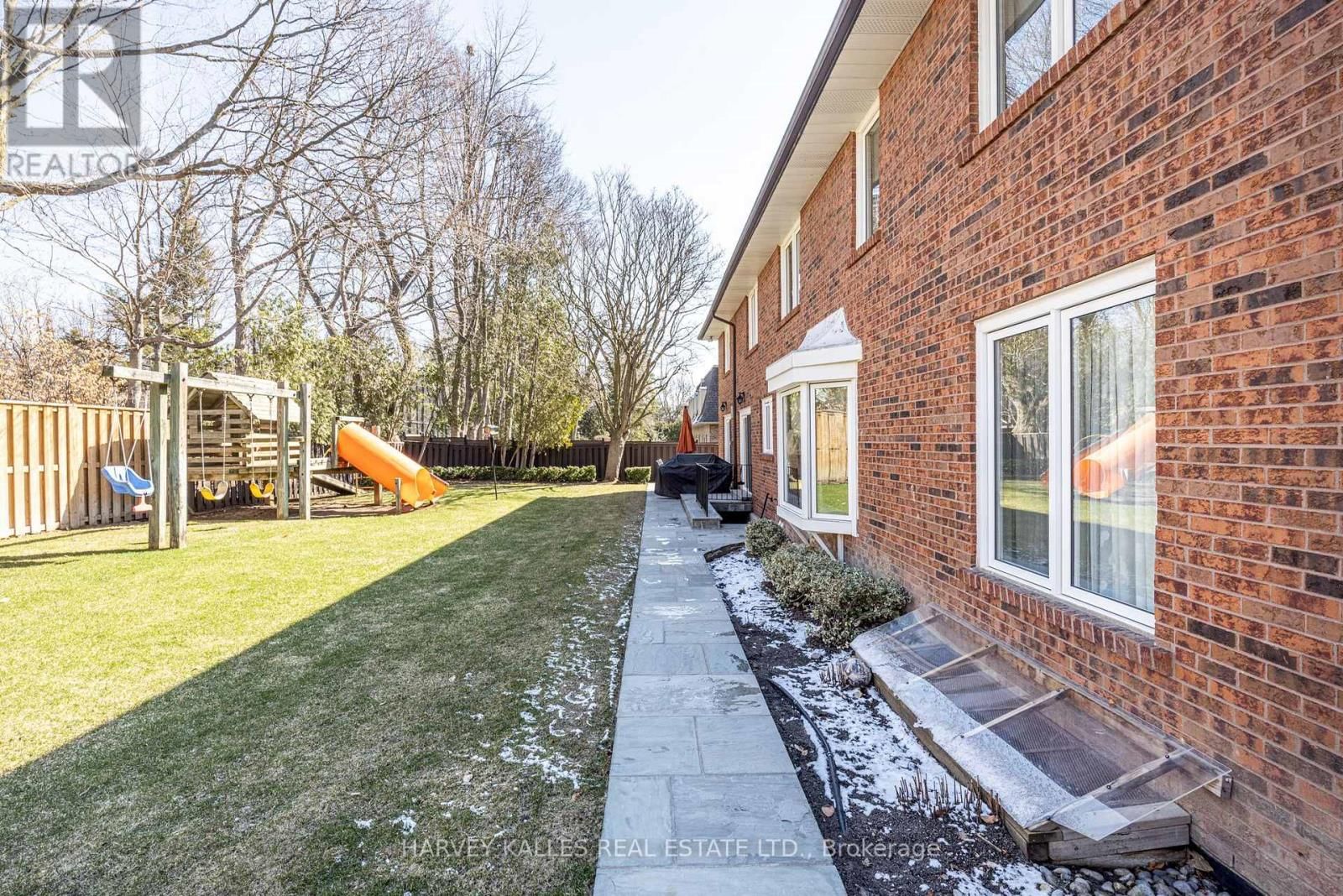 10 WHITELAW COURT Image 49