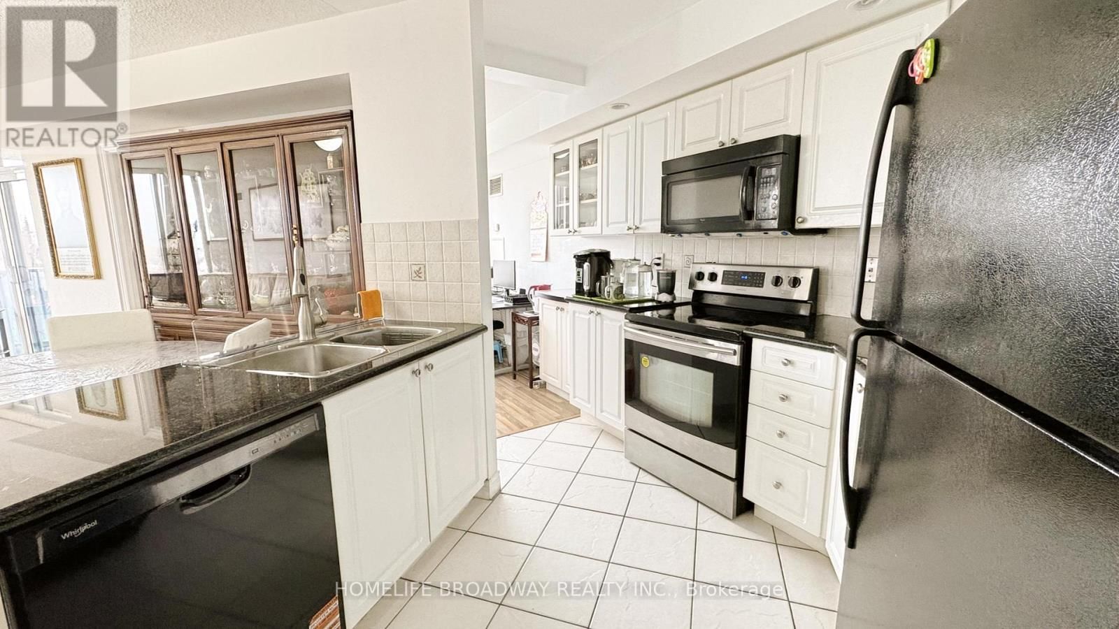 713 - 33 COX BOULEVARD Image 5