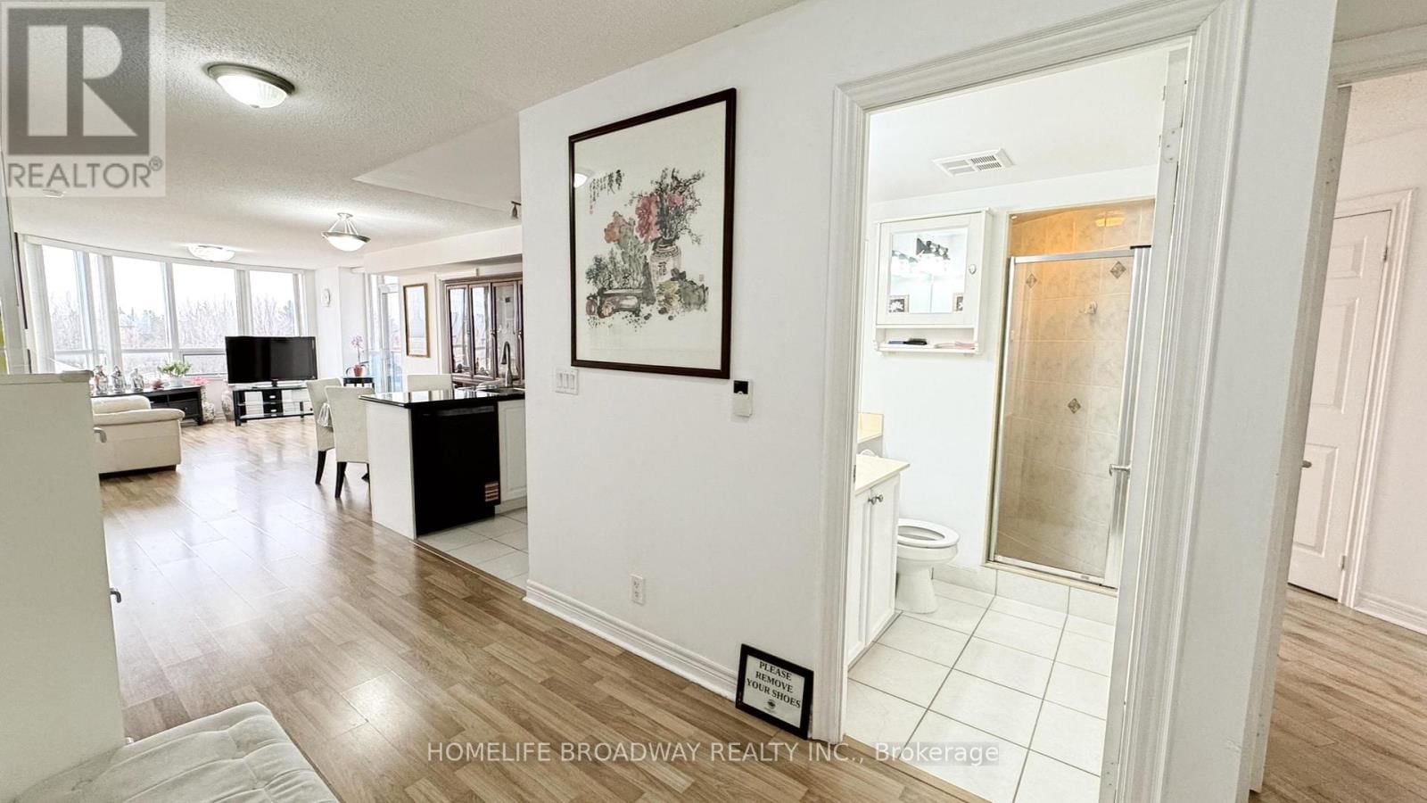 713 - 33 COX BOULEVARD Image 6