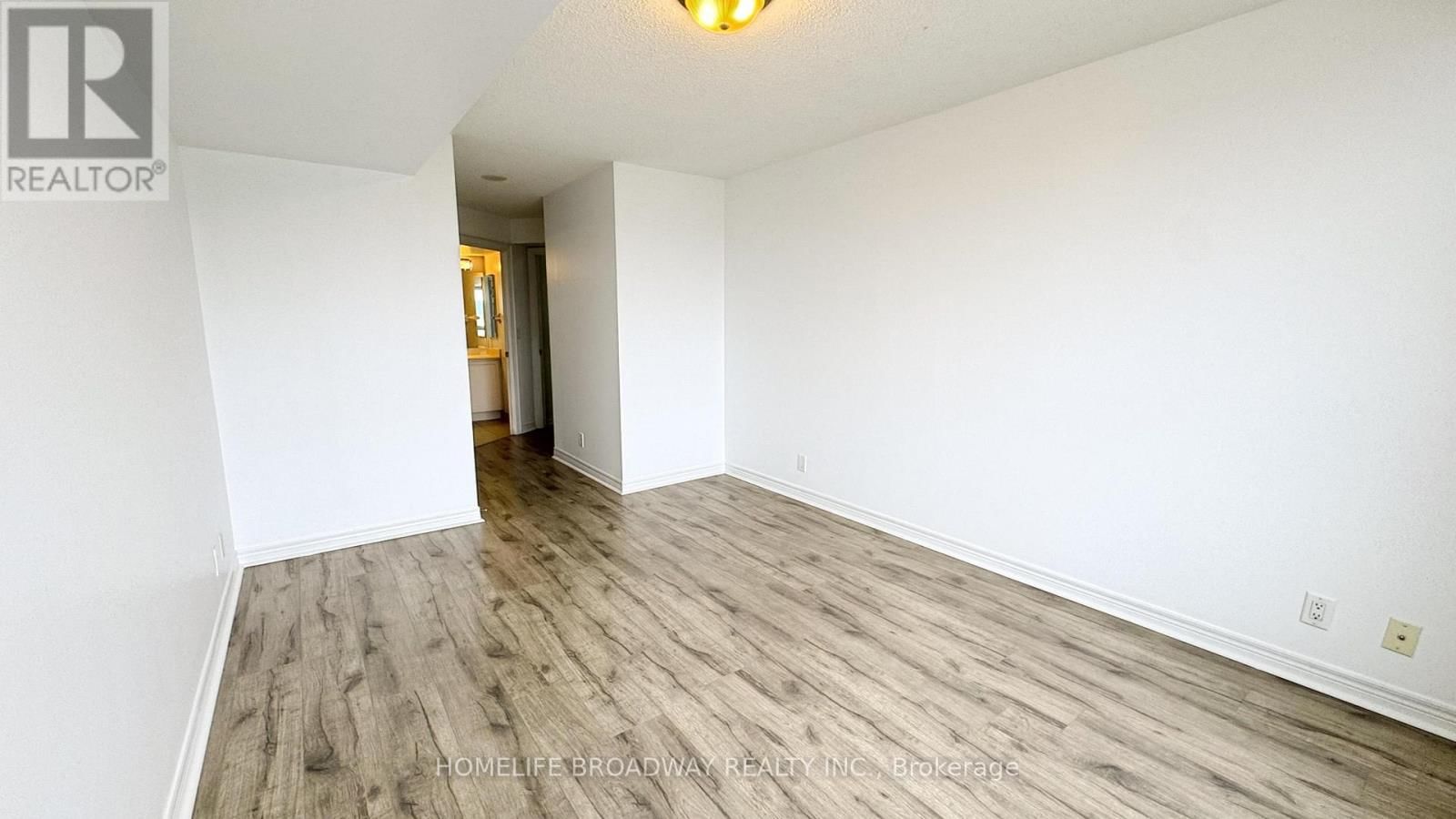 713 - 33 COX BOULEVARD Image 9