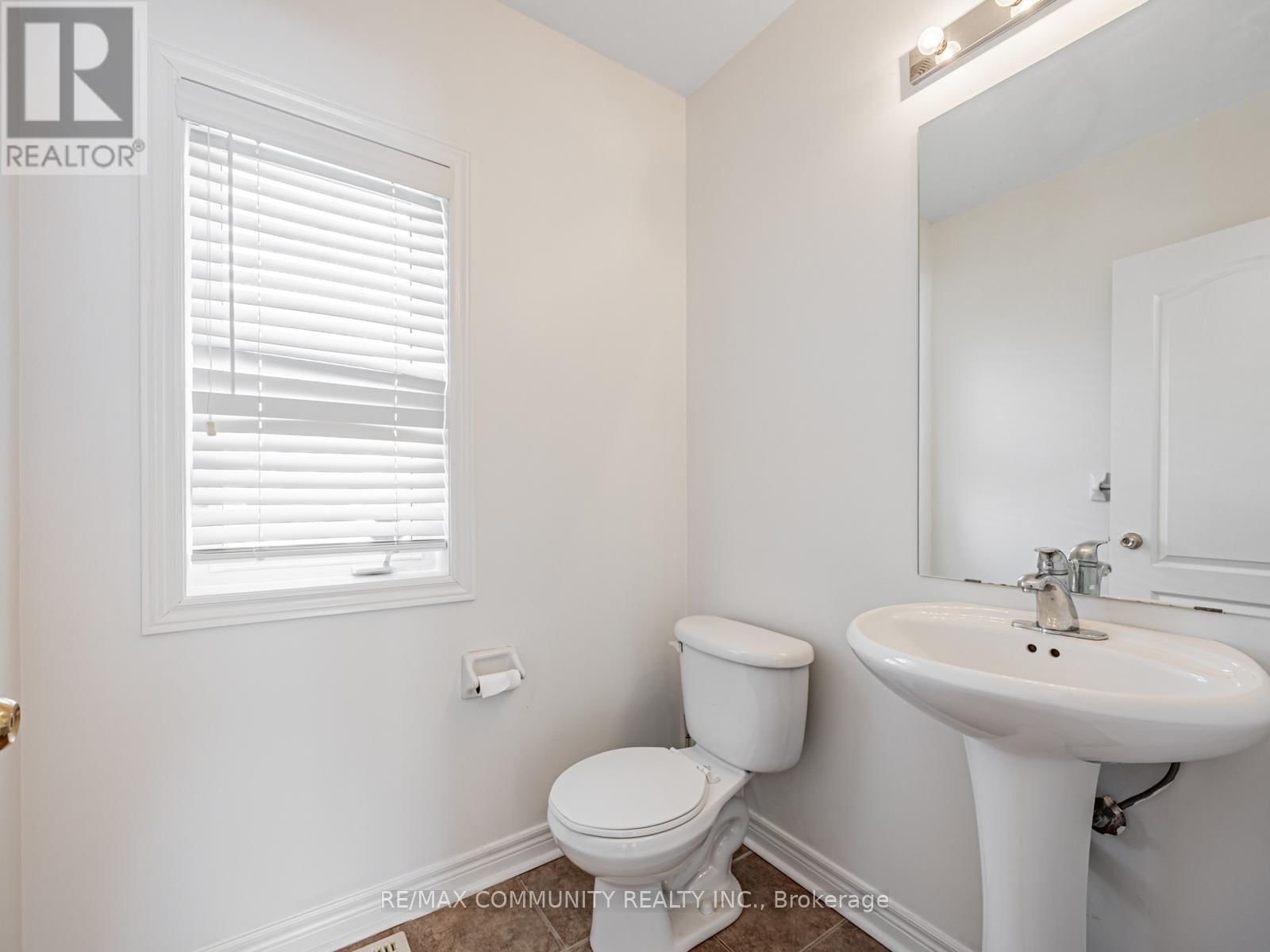 2 JOHN DAVIS GATE Image 10