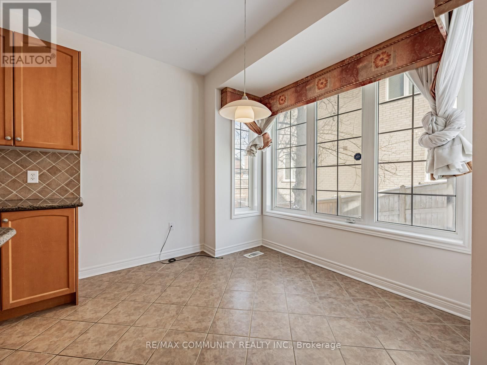 2 JOHN DAVIS GATE Image 22