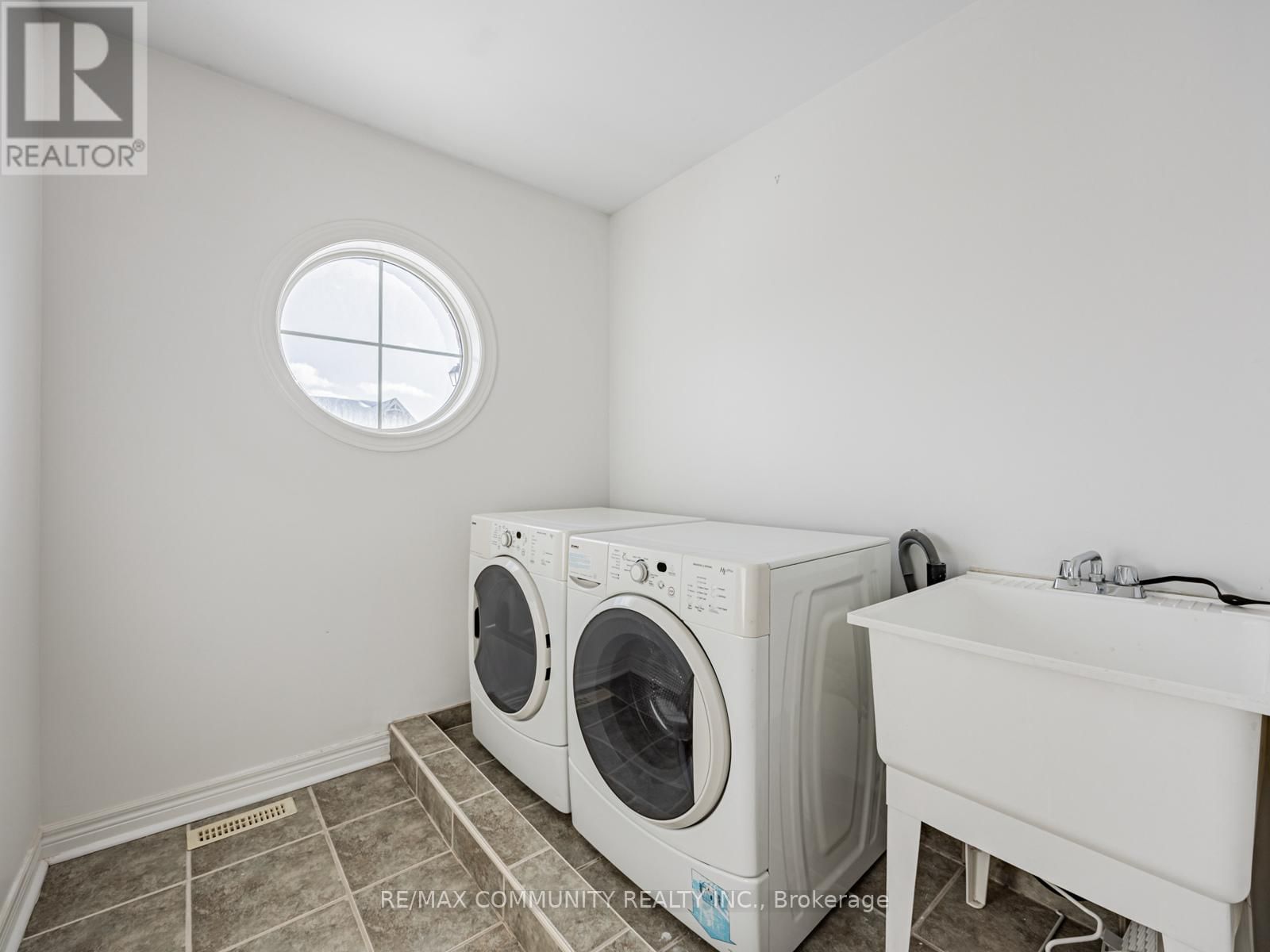 2 JOHN DAVIS GATE Image 24