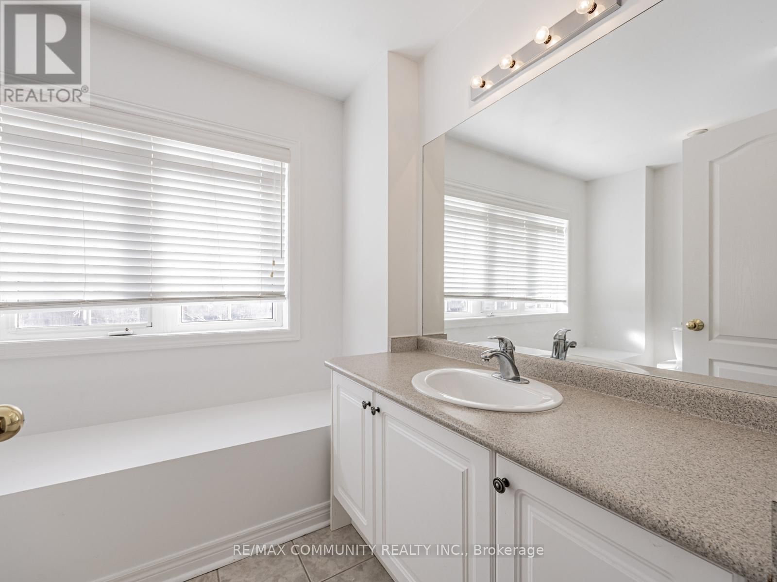 2 JOHN DAVIS GATE Image 28