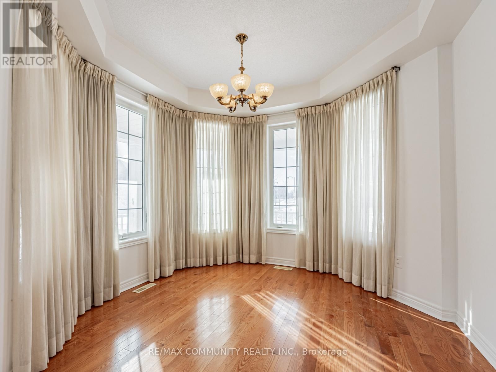 2 JOHN DAVIS GATE Image 7