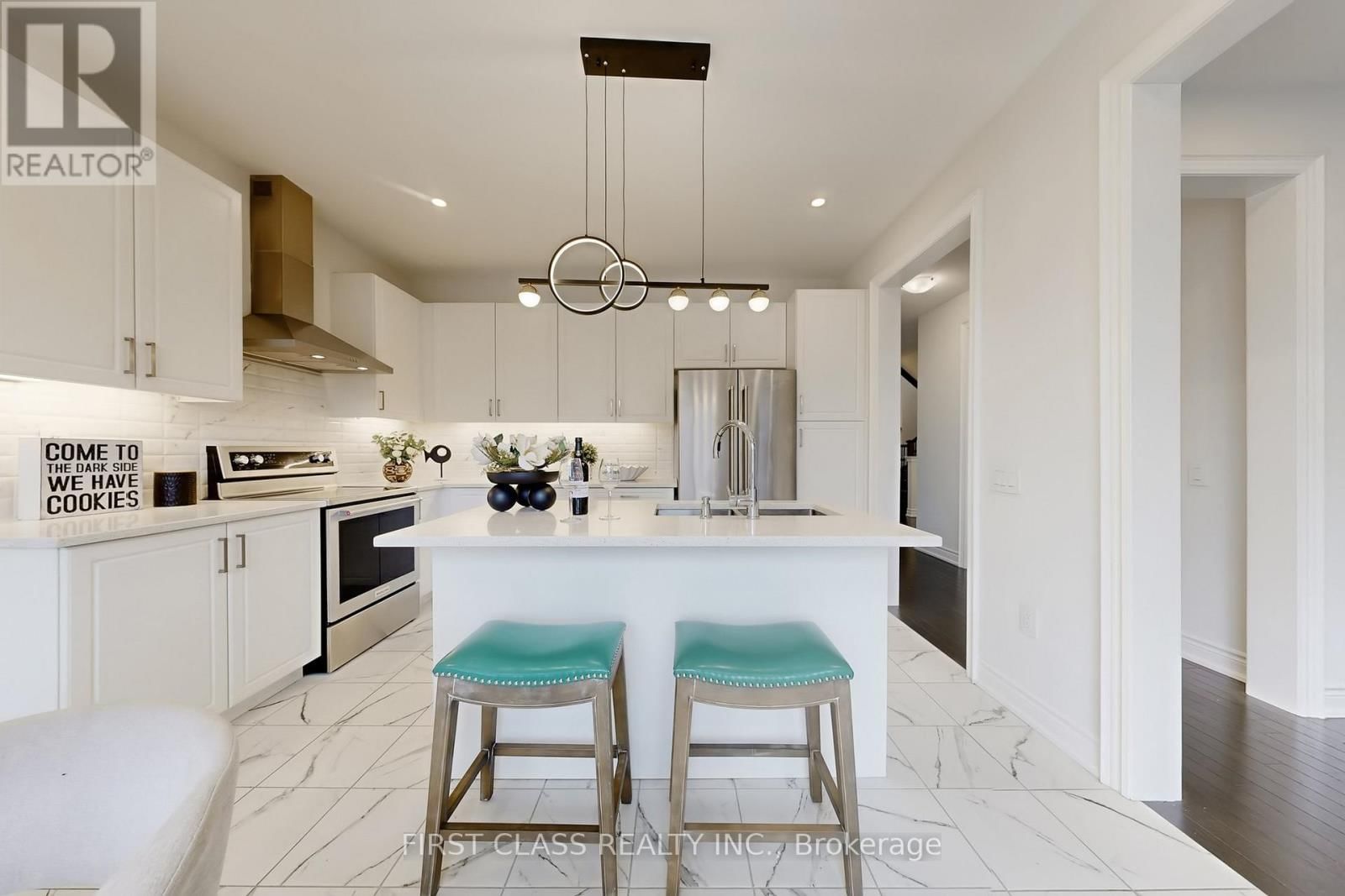 116 CARRIAGE SHOP BEND Image 12