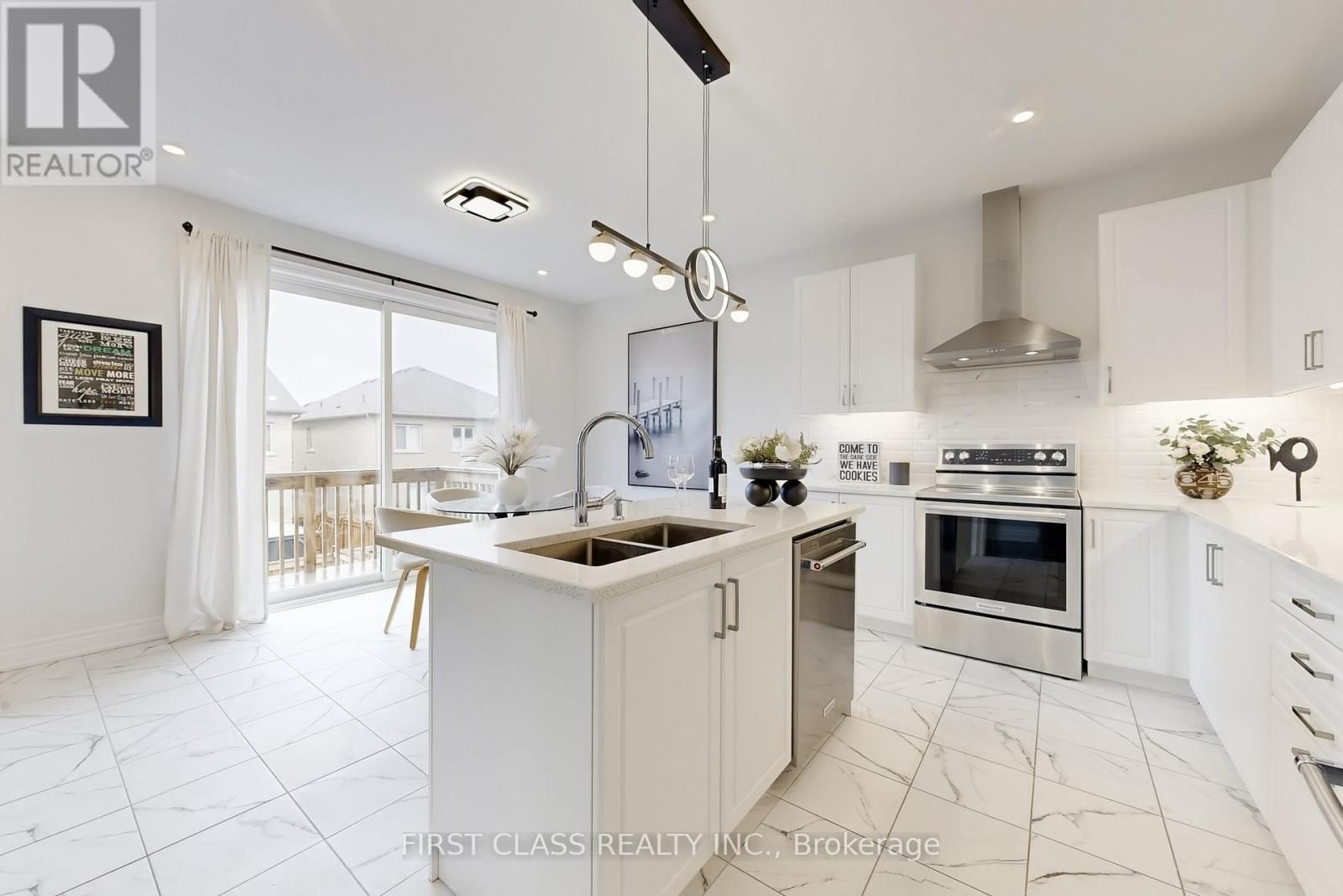 116 CARRIAGE SHOP BEND Image 13