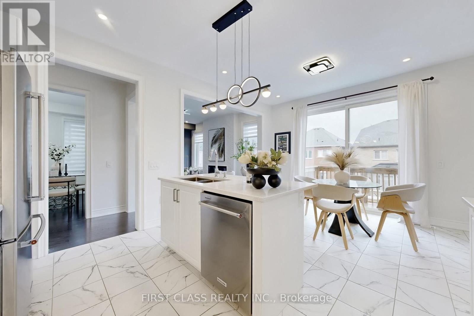 116 CARRIAGE SHOP BEND Image 15