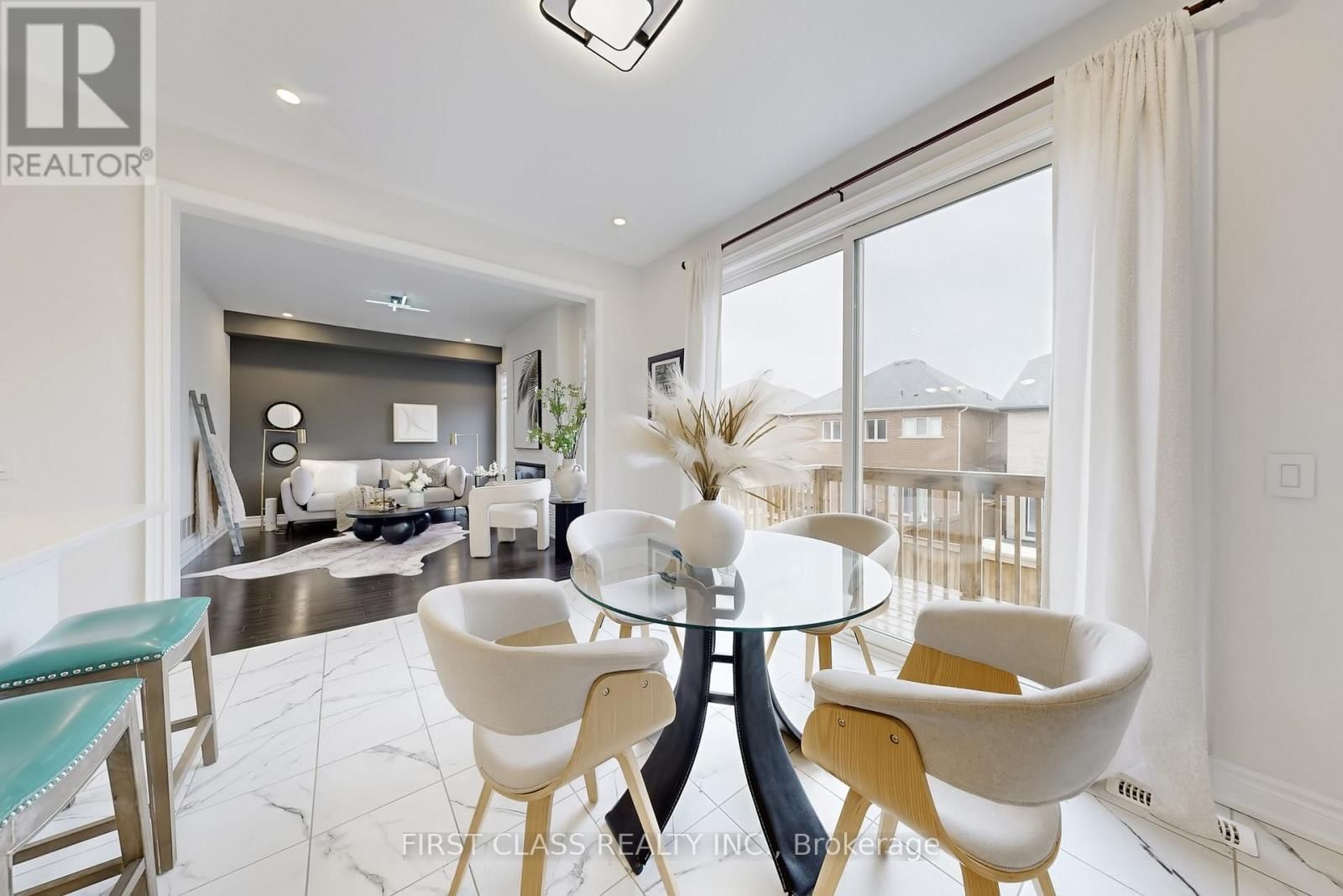 116 CARRIAGE SHOP BEND Image 17