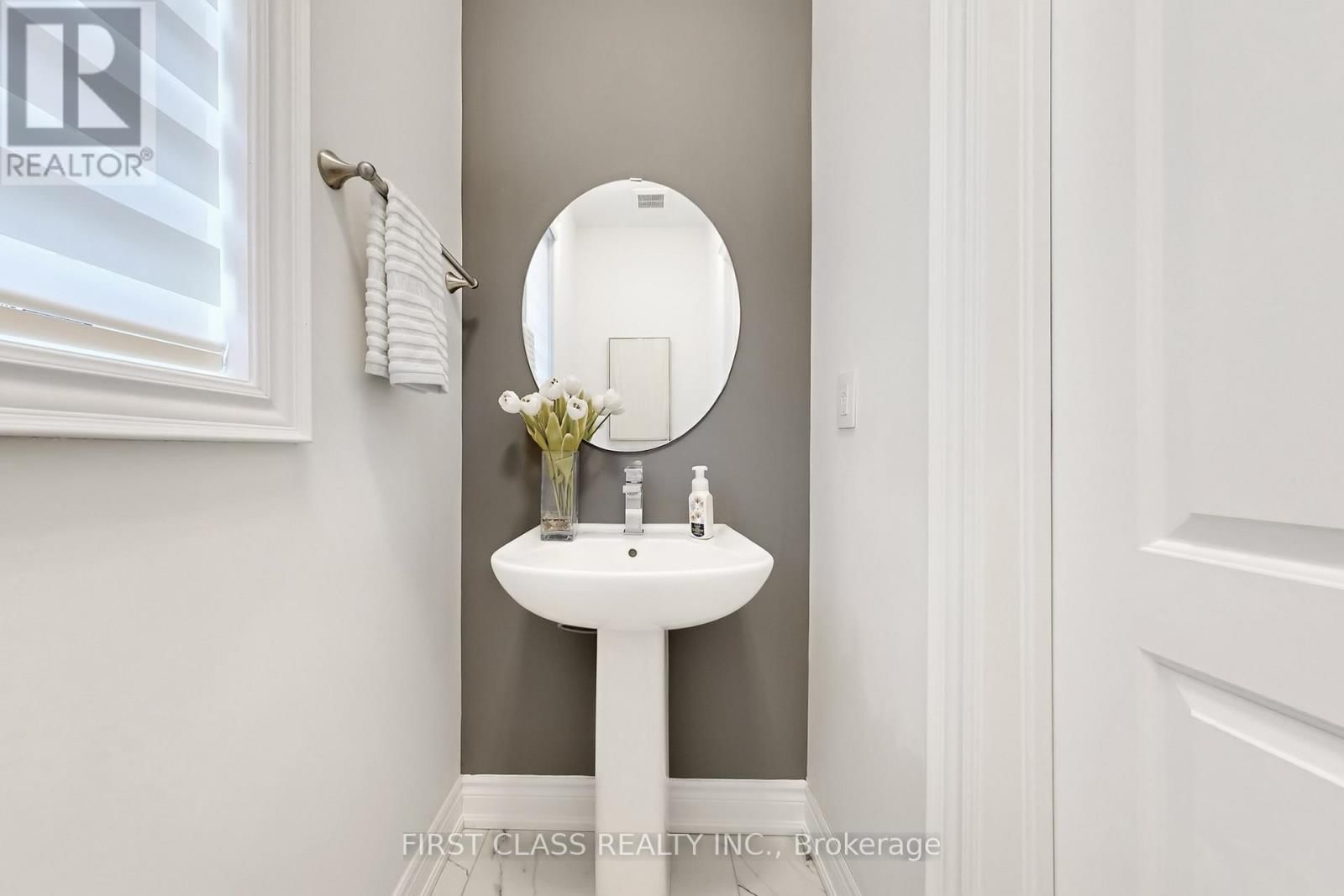 116 CARRIAGE SHOP BEND Image 20