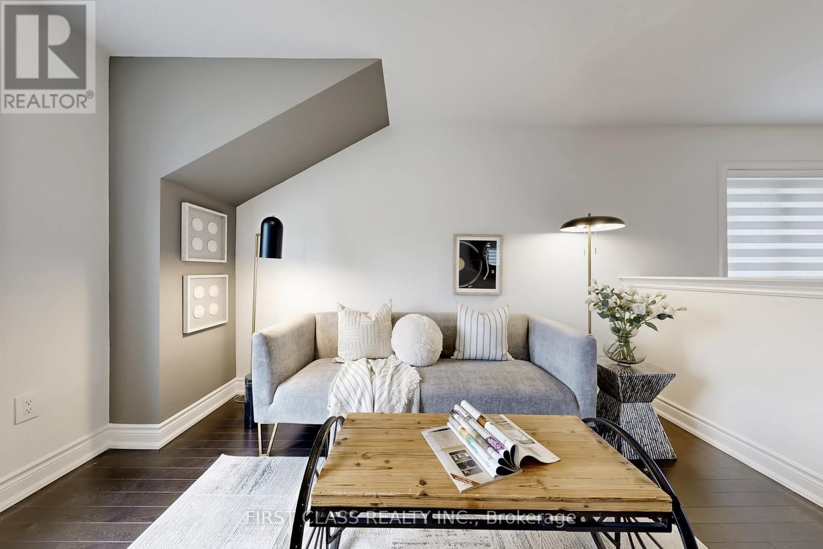 116 CARRIAGE SHOP BEND Image 23