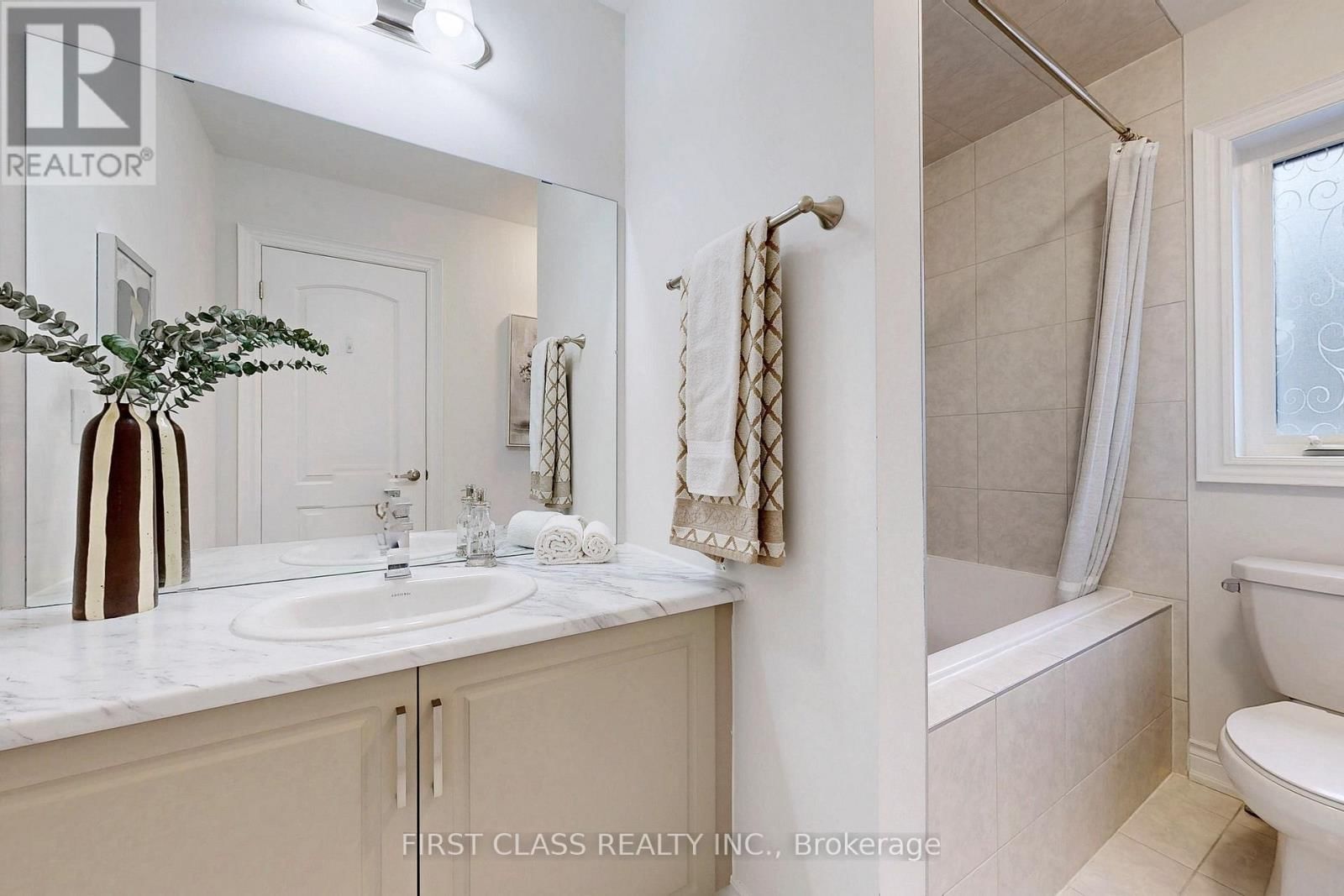 116 CARRIAGE SHOP BEND Image 32