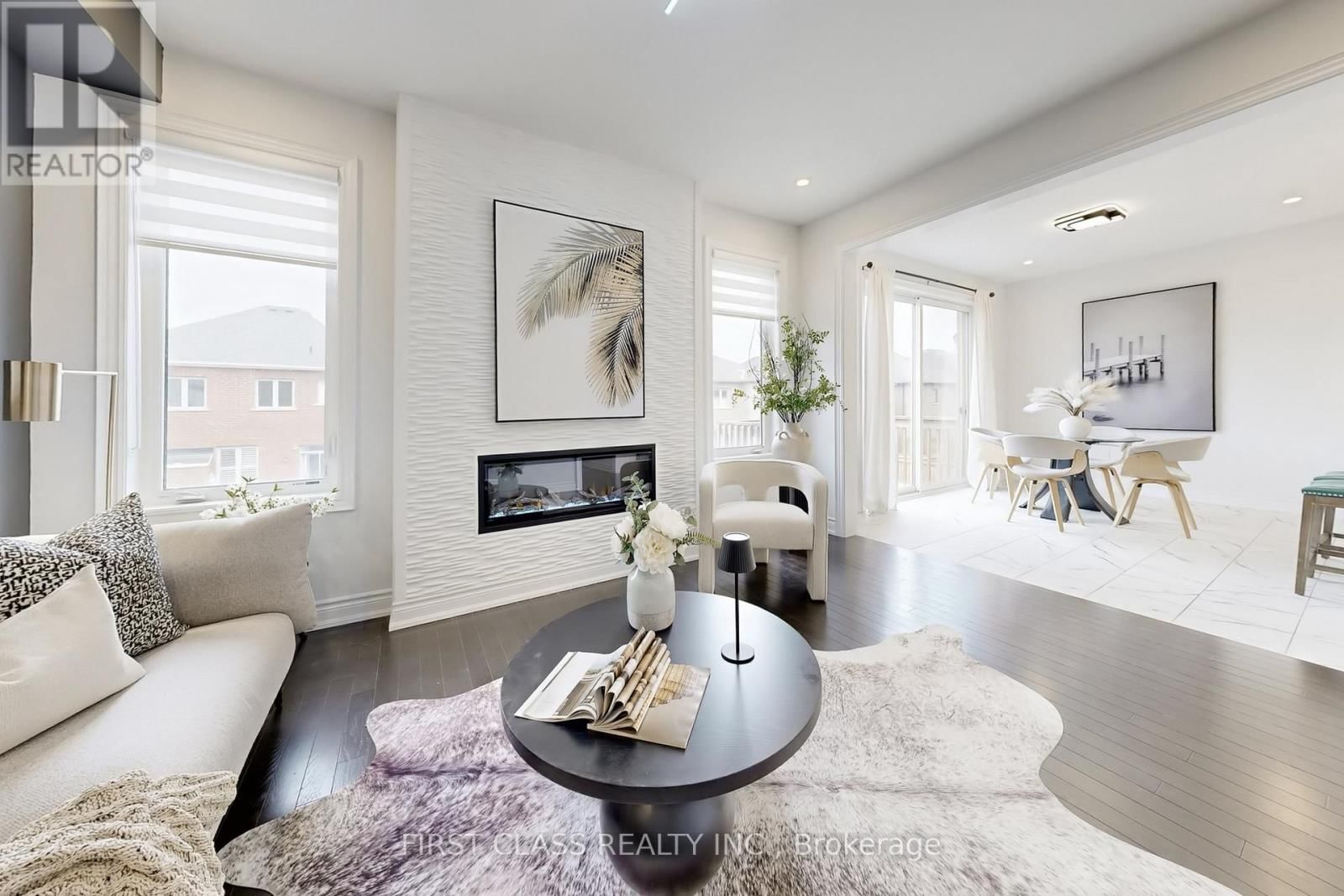 116 CARRIAGE SHOP BEND Image 4