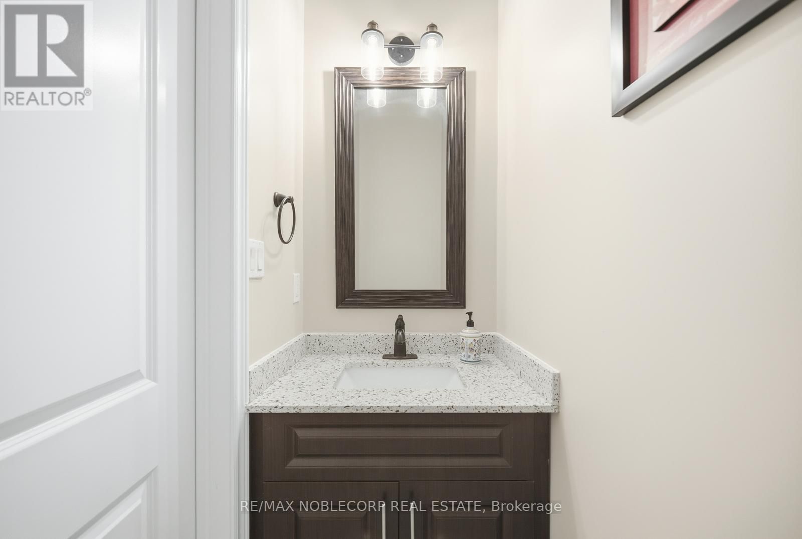 40 PIERCE PLACE Image 21