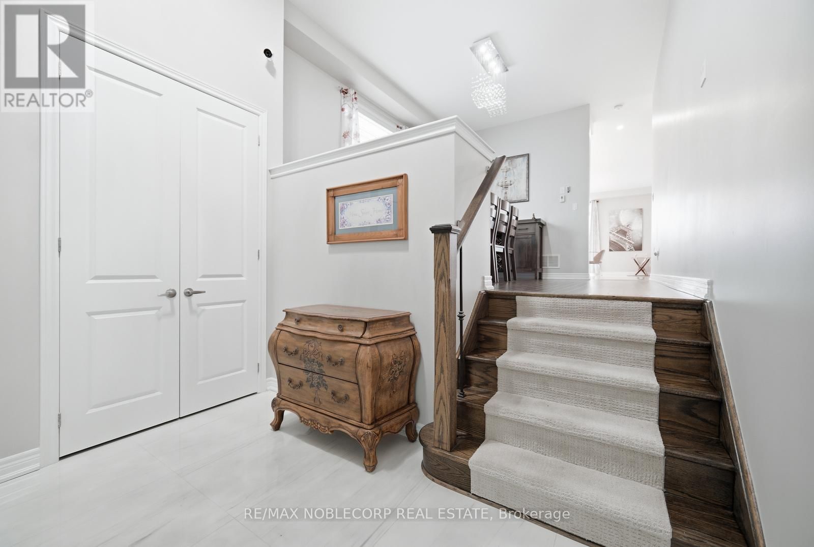 40 PIERCE PLACE Image 6