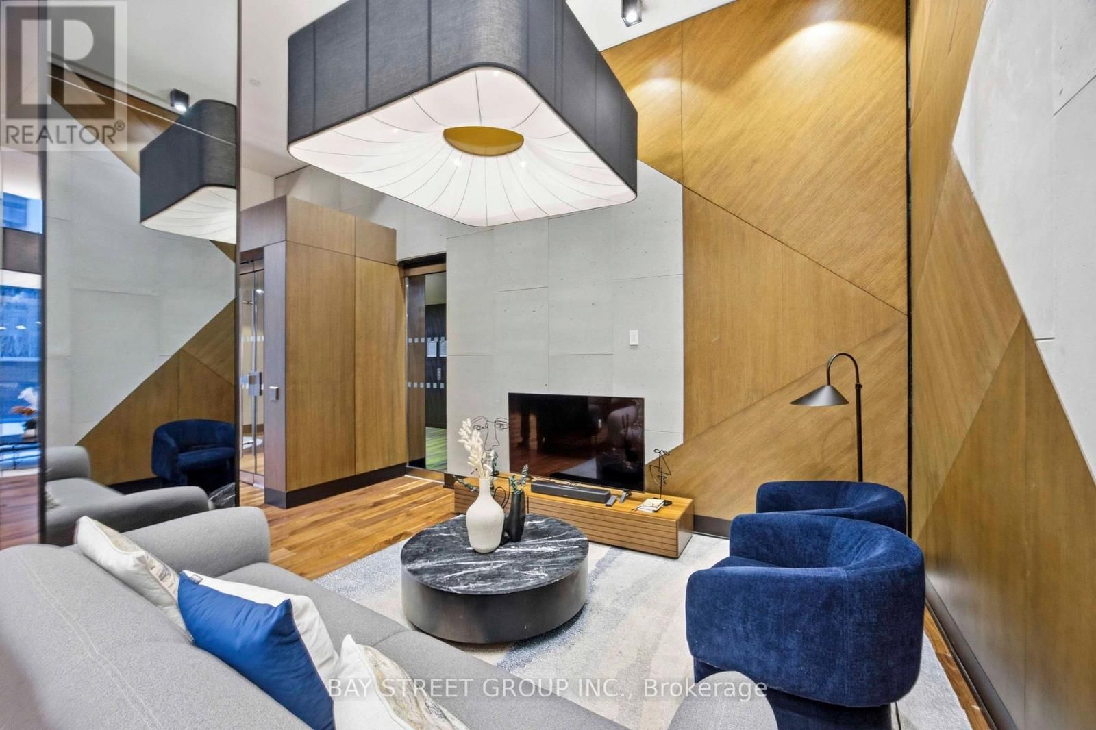 1020 - 8119 BIRCHMOUNT RD ROAD Image 27