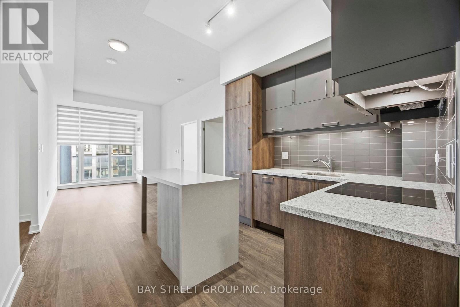 1020 - 8119 BIRCHMOUNT RD ROAD Image 6