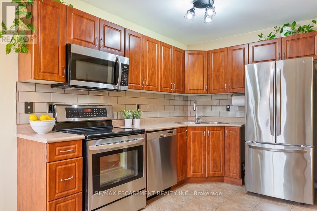 32 ADMIRAL CRESCENT Image 10