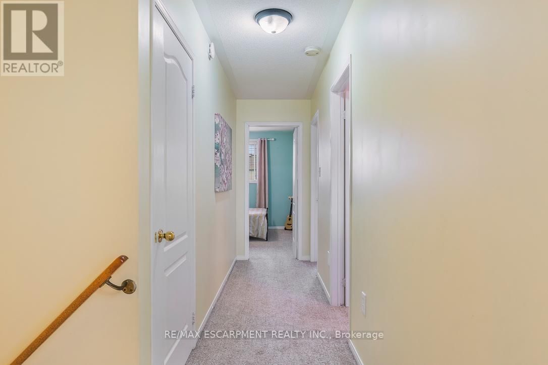 32 ADMIRAL CRESCENT Image 15