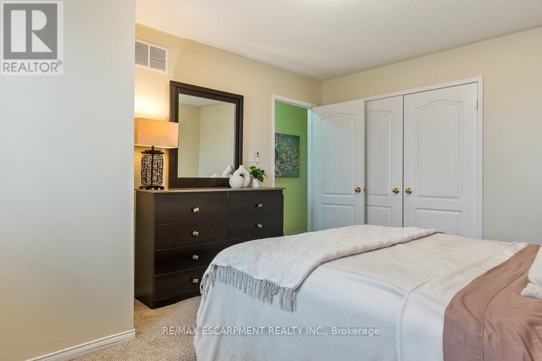 32 ADMIRAL CRESCENT Image 18