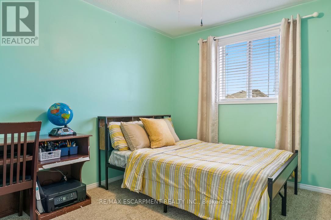 32 ADMIRAL CRESCENT Image 19