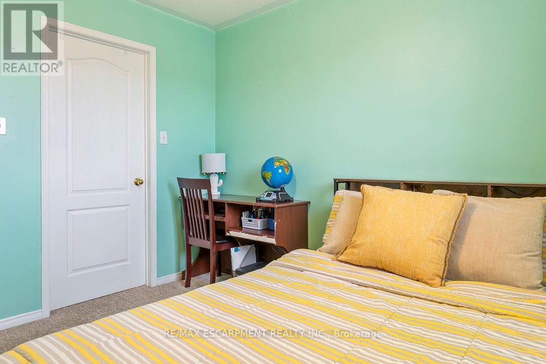 32 ADMIRAL CRESCENT Image 20