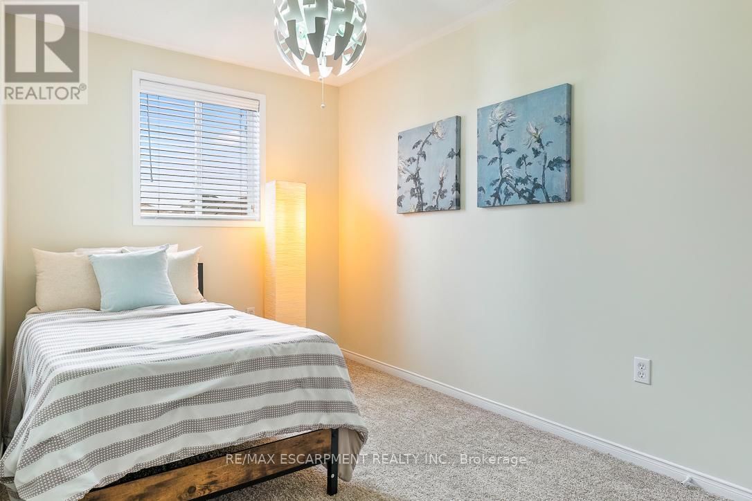 32 ADMIRAL CRESCENT Image 21