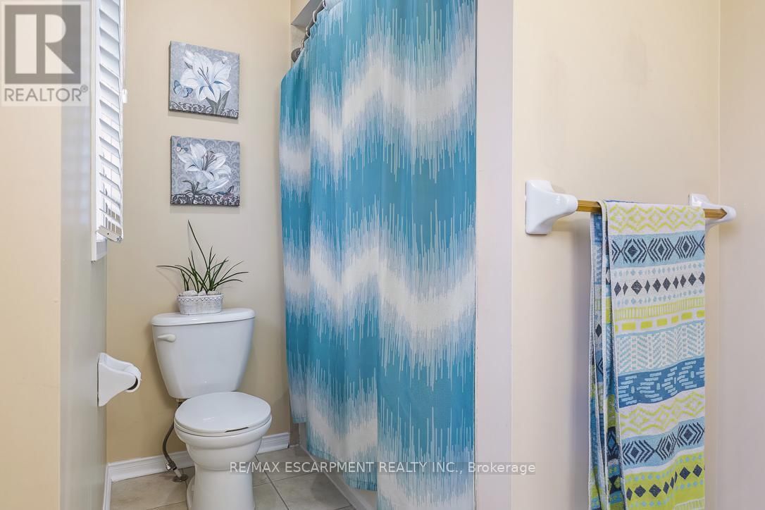 32 ADMIRAL CRESCENT Image 23