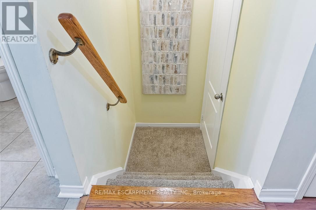 32 ADMIRAL CRESCENT Image 24