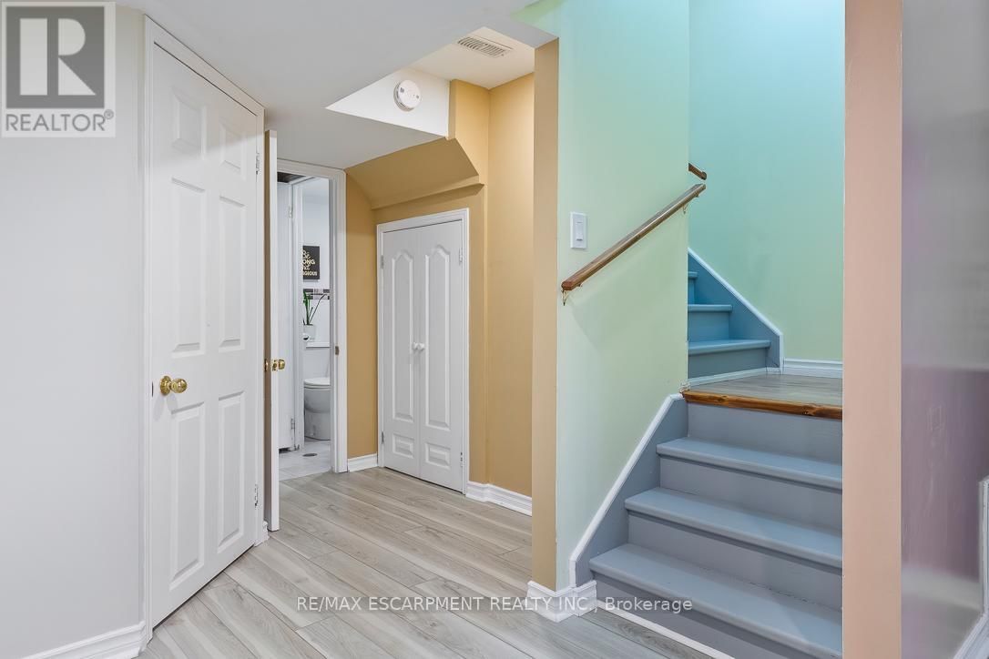 32 ADMIRAL CRESCENT Image 25