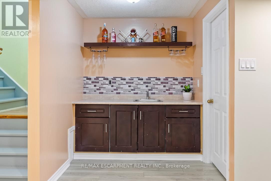 32 ADMIRAL CRESCENT Image 29