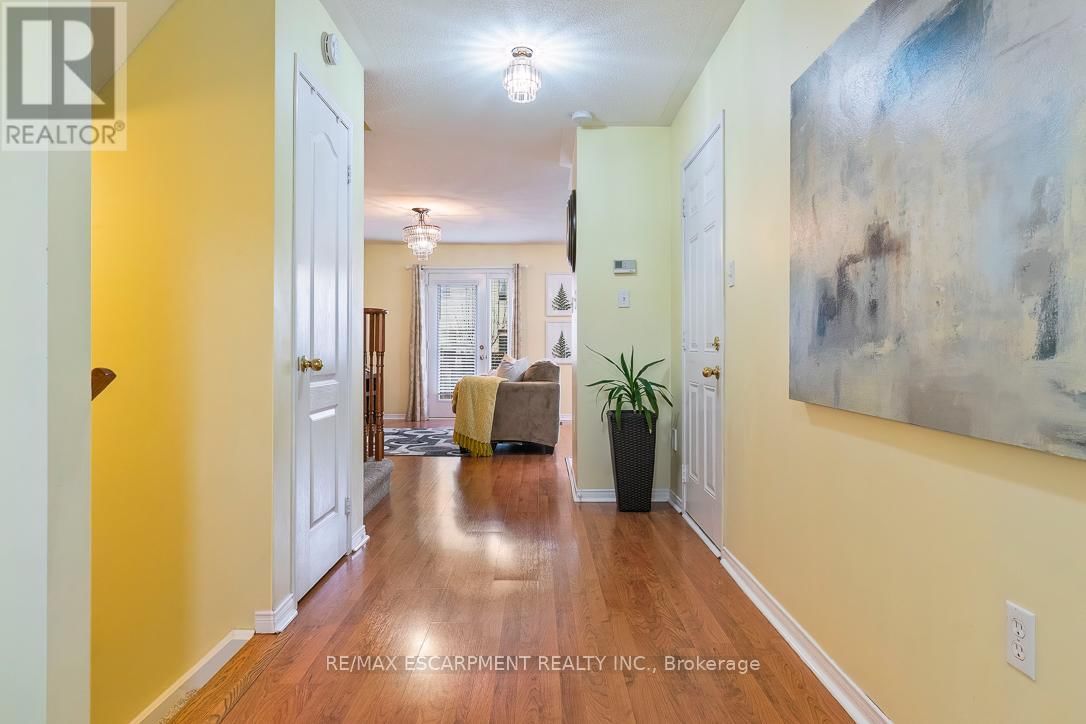 32 ADMIRAL CRESCENT Image 3