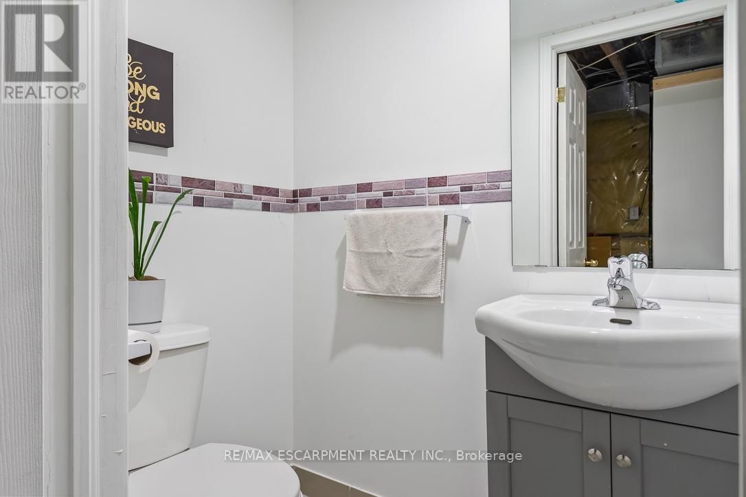 32 ADMIRAL CRESCENT Image 30