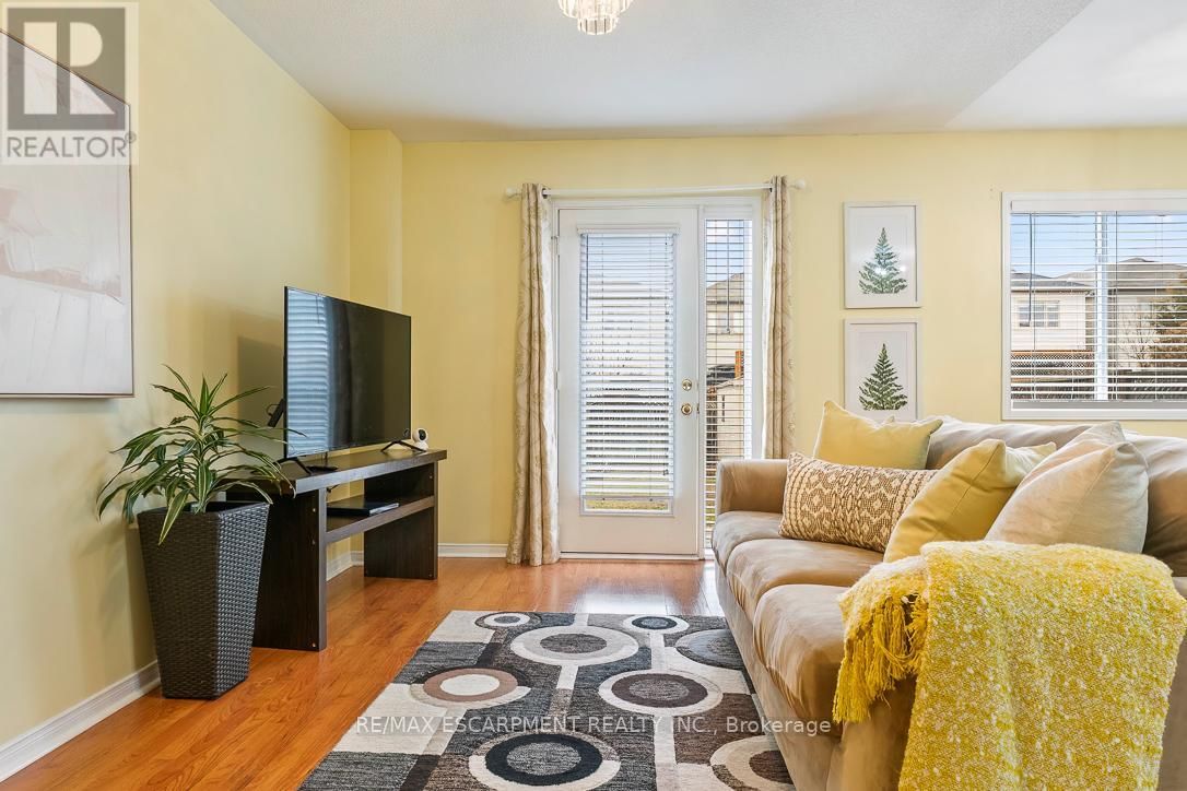 32 ADMIRAL CRESCENT Image 4