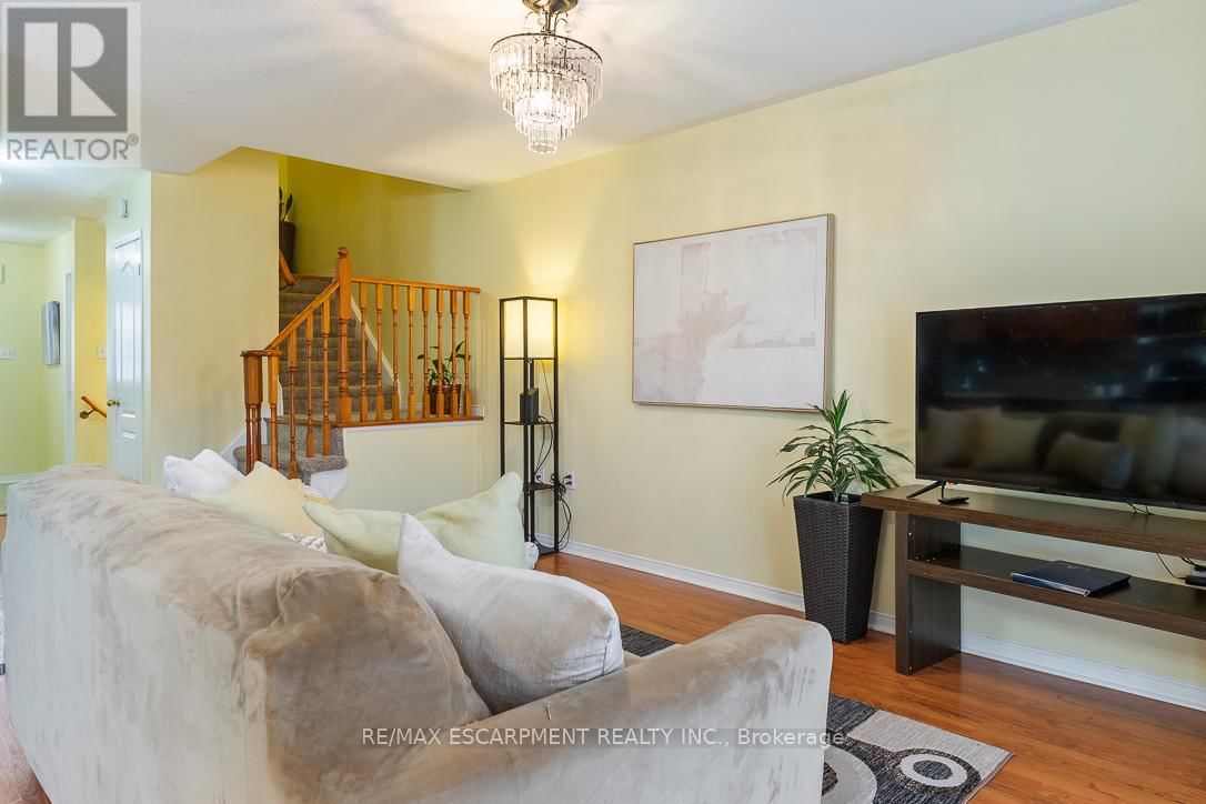 32 ADMIRAL CRESCENT Image 8