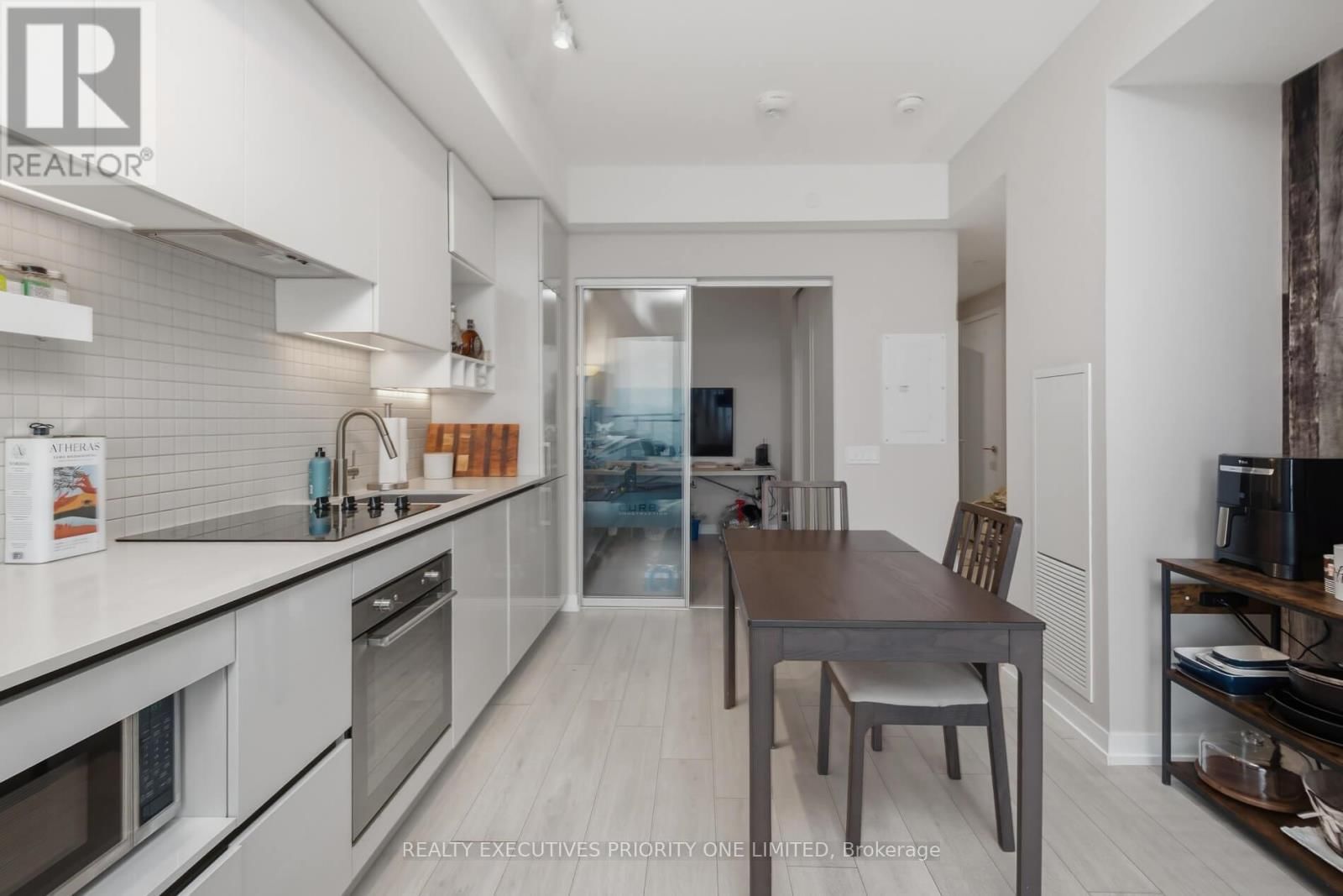 5606 - 5 BUTTERMILL AVENUE Image 10