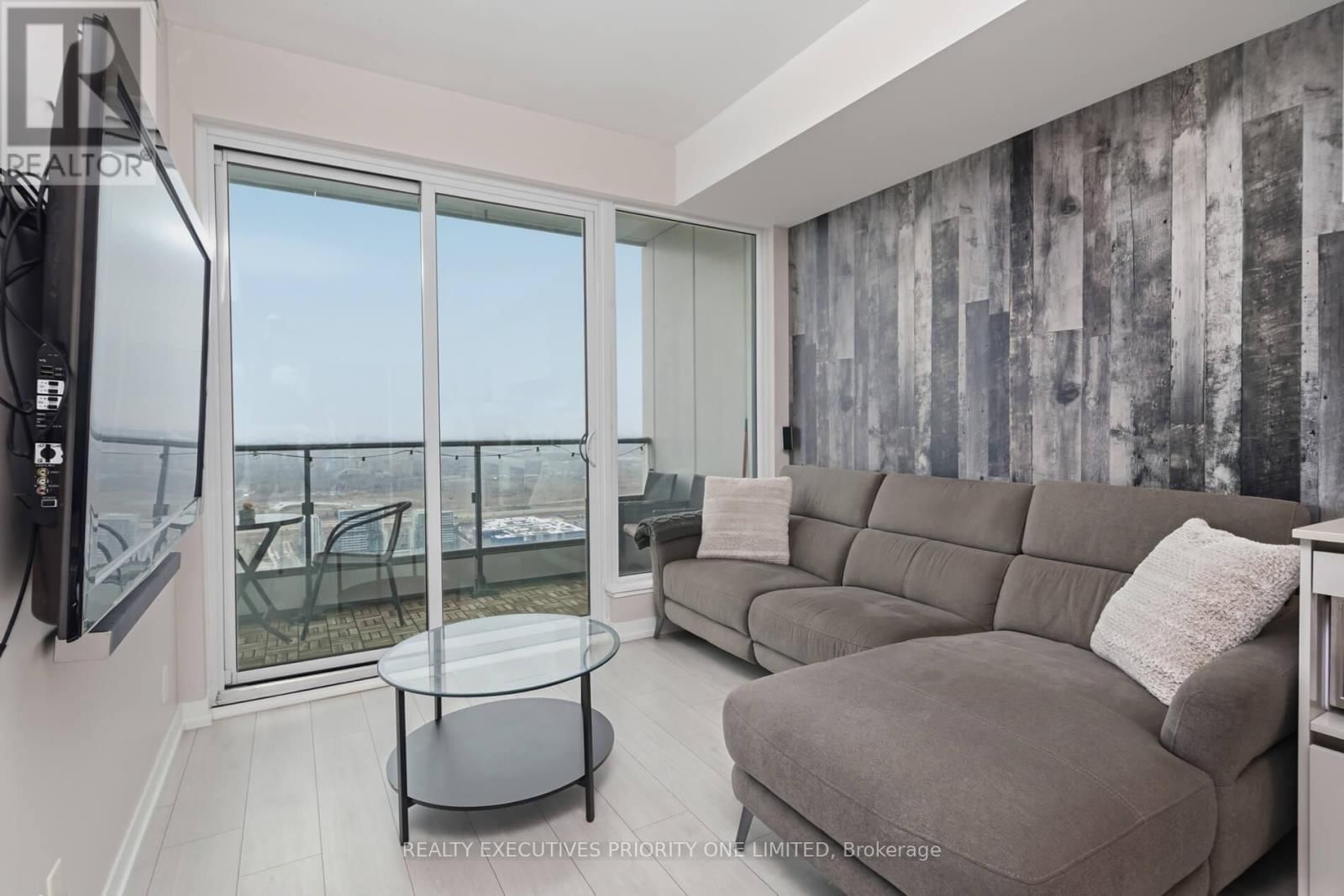 5606 - 5 BUTTERMILL AVENUE Image 14