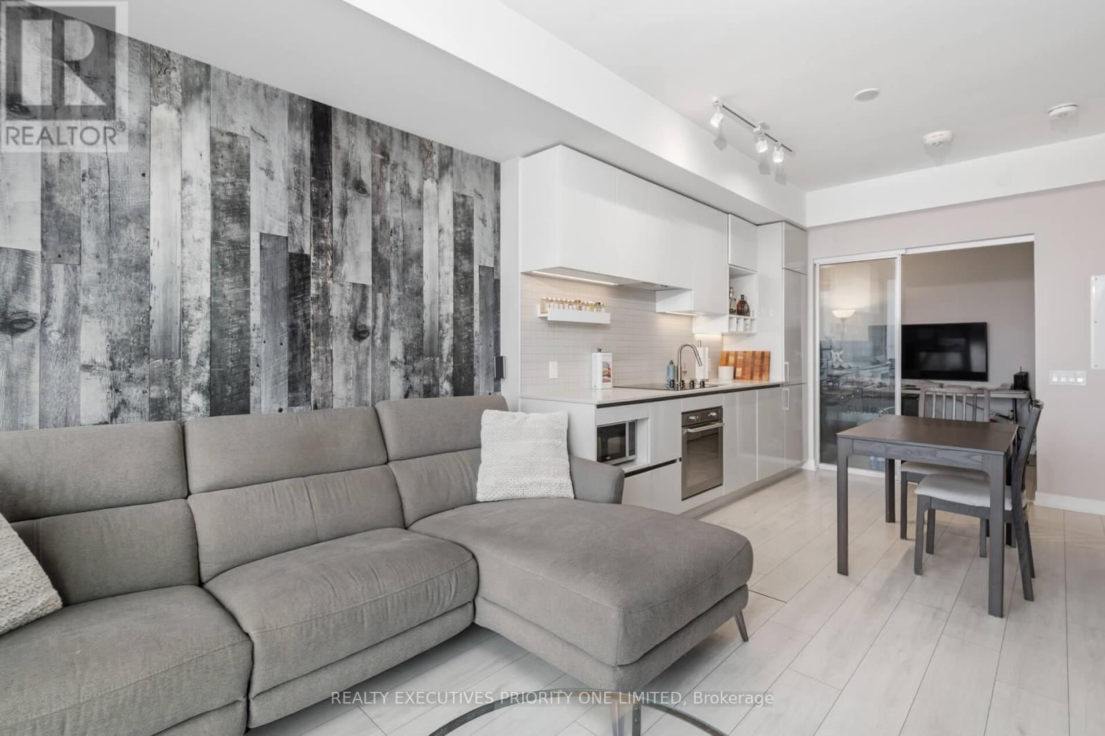 5606 - 5 BUTTERMILL AVENUE Image 15